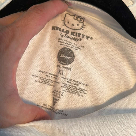 Hello Kitty Strawberry tee XL - Picture 5 of 5